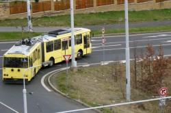 trolejbus 15Tr, ev. č.211, opouští Novou Ves 10. 4. 2010