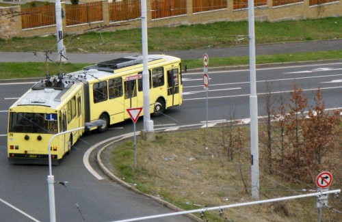 trolejbus 15Tr, ev. č.211, opouští Novou Ves 10. 4. 2010