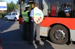 Policisté při preventivní akci stavěli i řidiče MHD | Foto: PČR Teplice